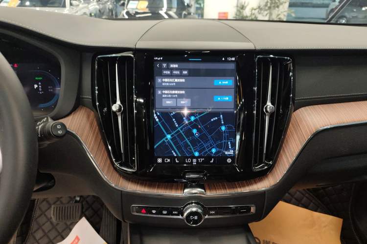 Used Volvo XC60 New Energy 2025 Plug-in Hybrid Long-Range All-Wheel Drive Smart & Luxurious Edition Audio And AC Panel