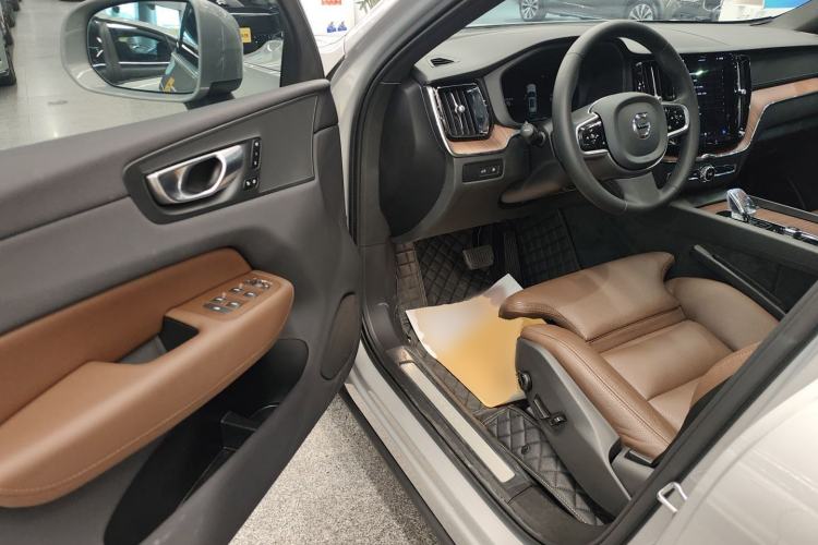 Used Volvo XC60 New Energy 2025 Plug-in Hybrid Long-Range All-Wheel Drive Smart & Luxurious Edition Driver Seat