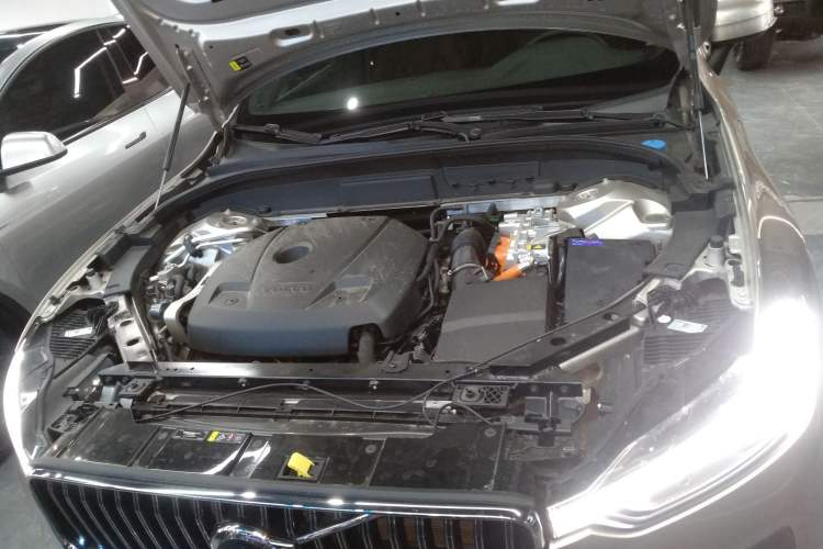 Used Volvo XC60 New Energy 2025 Plug-in Hybrid Long-Range All-Wheel Drive Smart & Luxurious Edition Engine Bay
