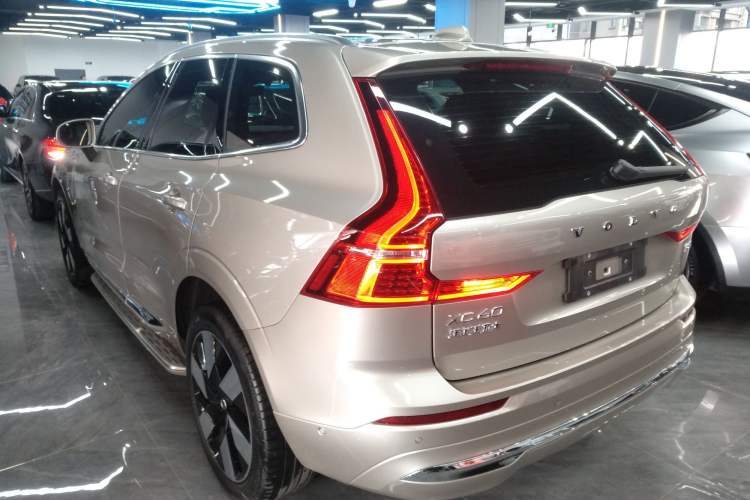 Used Volvo XC60 New Energy 2025 Plug-in Hybrid Long-Range All-Wheel Drive Smart & Luxurious Edition Exterior 3