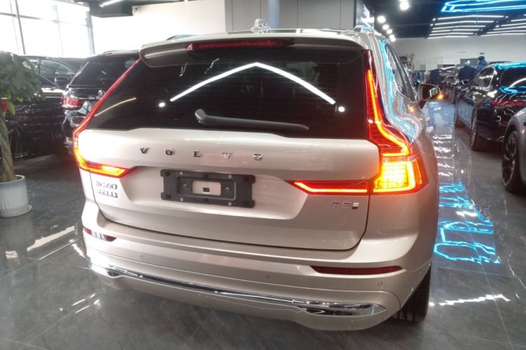 Used Volvo XC60 New Energy 2025 Plug-in Hybrid Long-Range All-Wheel Drive Smart & Luxurious Edition Exterior 4