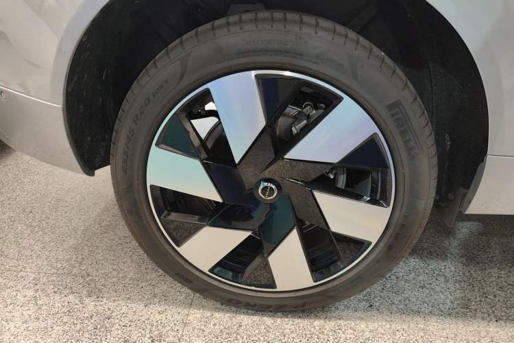 Used Volvo XC60 New Energy 2025 Plug-in Hybrid Long-Range All-Wheel Drive Smart & Luxurious Edition Exterior 5
