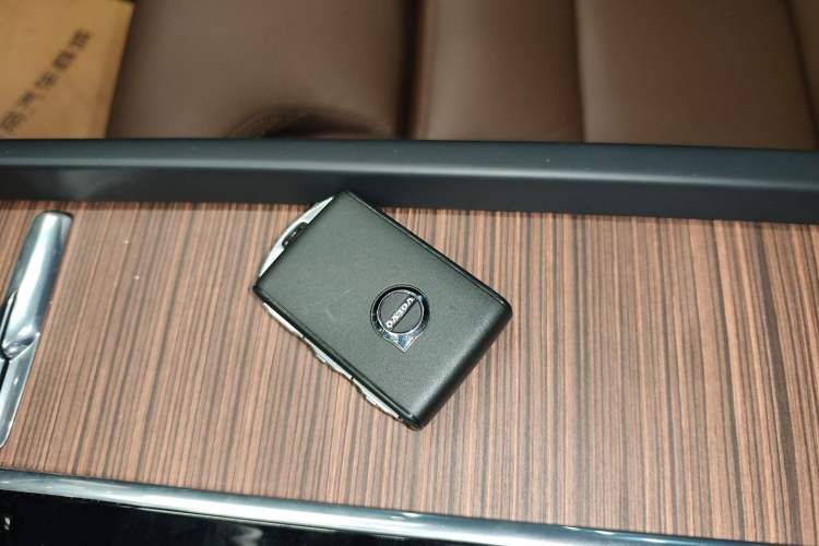 Used Volvo XC60 New Energy 2025 Plug-in Hybrid Long-Range All-Wheel Drive Smart & Luxurious Edition Interior 1