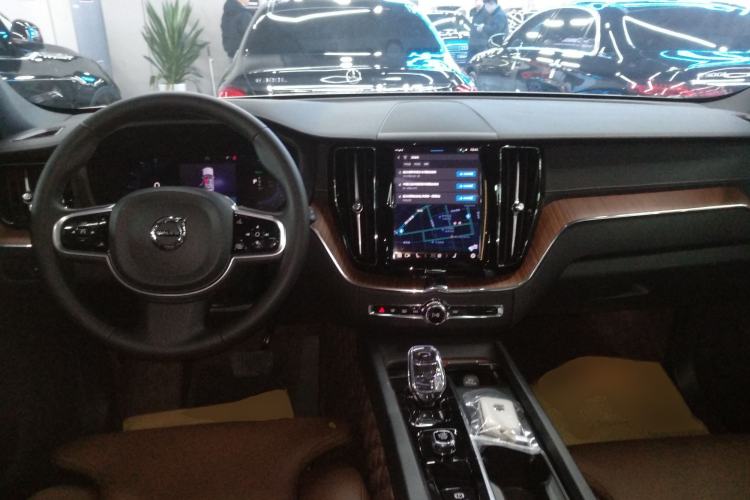 Used Volvo XC60 New Energy 2025 Plug-in Hybrid Long-Range All-Wheel Drive Smart & Luxurious Edition Interior 2