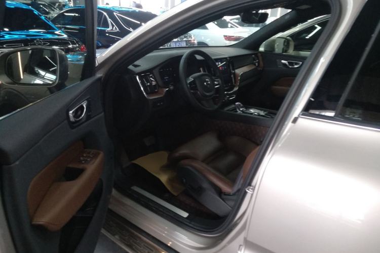 Used Volvo XC60 New Energy 2025 Plug-in Hybrid Long-Range All-Wheel Drive Smart & Luxurious Edition Left Front Seat