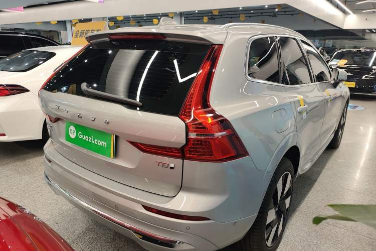 Used Volvo XC60 New Energy 2025 Plug-in Hybrid Long-Range All-Wheel Drive Smart & Luxurious Edition Rear Right 45 Deg