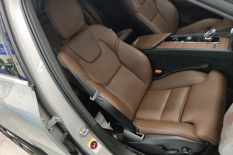 Used Volvo XC60 New Energy 2025 Plug-in Hybrid Long-Range All-Wheel Drive Smart & Luxurious Edition Right Front Seat
