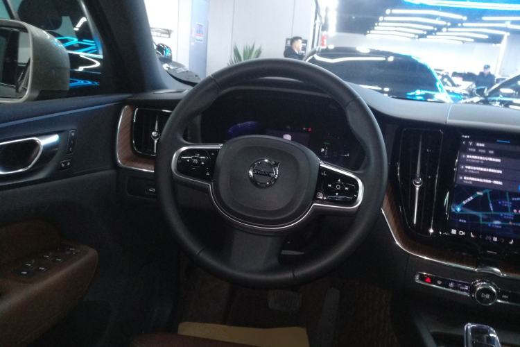 Used Volvo XC60 New Energy 2025 Plug-in Hybrid Long-Range All-Wheel Drive Smart & Luxurious Edition Steering Wheel
