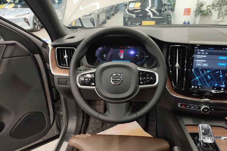 Used Volvo XC60 New Energy 2025 Plug-in Hybrid Long-Range All-Wheel Drive Smart & Luxurious Edition Steering Wheel