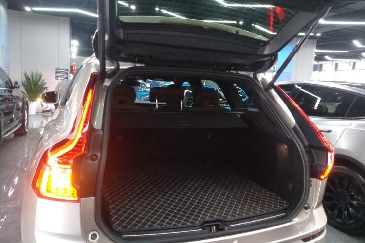 Used Volvo XC60 New Energy 2025 Plug-in Hybrid Long-Range All-Wheel Drive Smart & Luxurious Edition Trunk