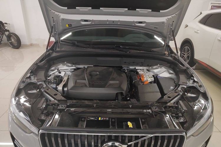 Used Volvo XC60 New Energy 2025 Plug-in Hybrid Long-Range All-Wheel Drive Smart & Luxurious Edition Engine Bay