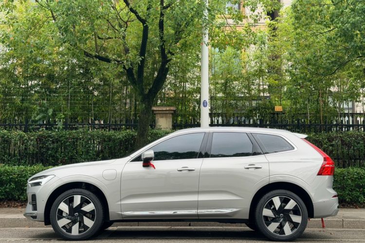 Used Volvo XC60 New Energy 2025 Plug-in Hybrid Long-Range All-Wheel Drive Smart & Luxurious Edition Exterior 3