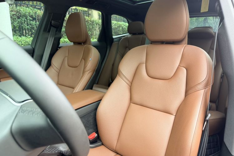 Used Volvo XC60 New Energy 2025 Plug-in Hybrid Long-Range All-Wheel Drive Smart & Luxurious Edition Interior 1