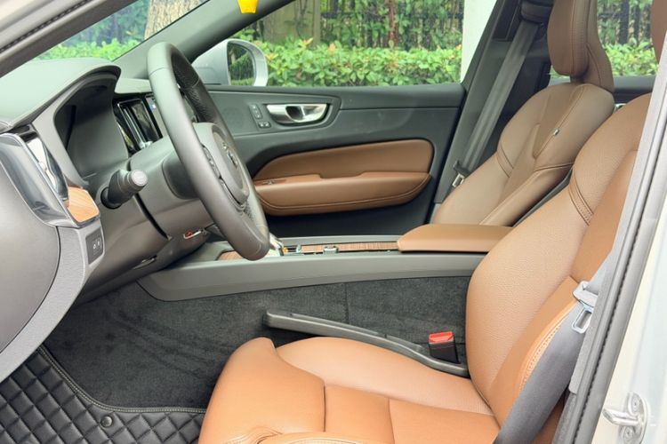 Used Volvo XC60 New Energy 2025 Plug-in Hybrid Long-Range All-Wheel Drive Smart & Luxurious Edition Interior 6