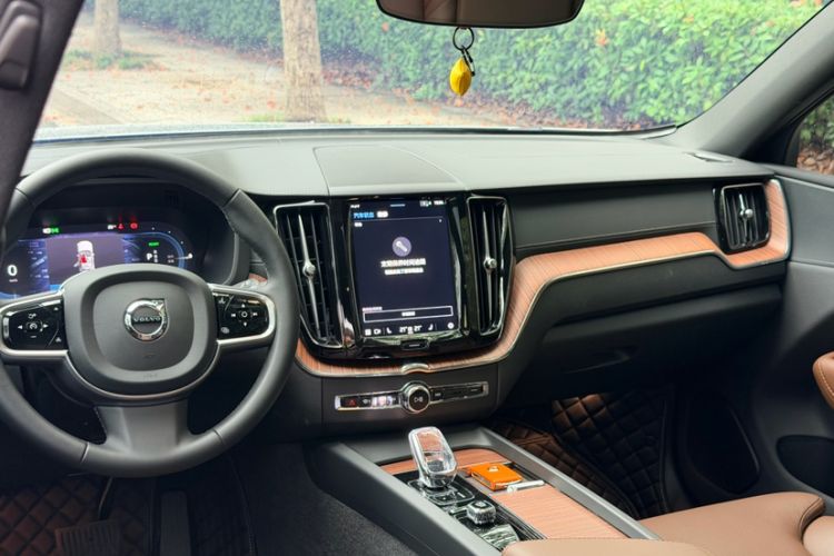 Used Volvo XC60 New Energy 2025 Plug-in Hybrid Long-Range All-Wheel Drive Smart & Luxurious Edition Interior 7