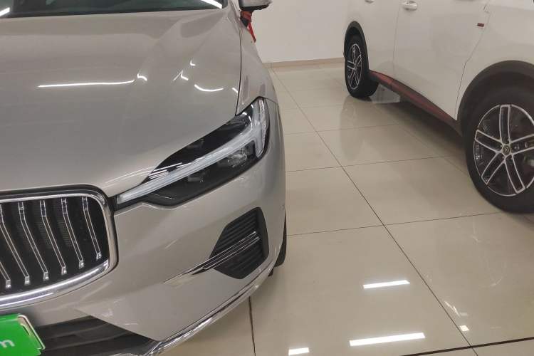 Used Volvo XC60 New Energy 2025 Plug-in Hybrid Long-Range All-Wheel Drive Smart & Luxurious Edition Left Front Headlight