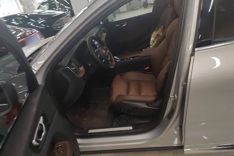 Used Volvo XC60 New Energy 2025 Plug-in Hybrid Long-Range All-Wheel Drive Smart & Luxurious Edition Left Front Seat