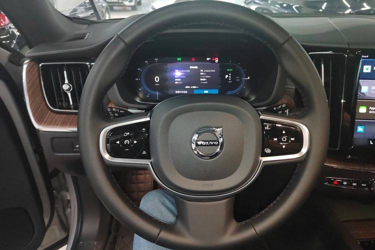Used Volvo XC60 New Energy 2025 Plug-in Hybrid Long-Range All-Wheel Drive Smart & Luxurious Edition Steering Wheel