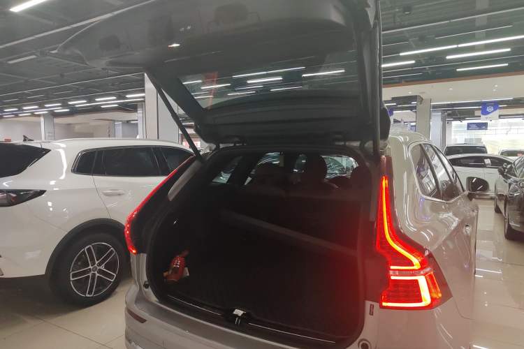 Used Volvo XC60 New Energy 2025 Plug-in Hybrid Long-Range All-Wheel Drive Smart & Luxurious Edition Trunk