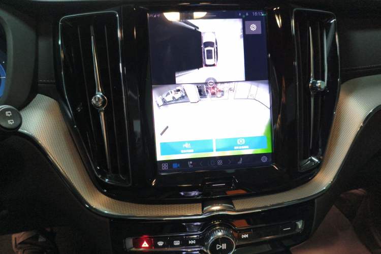 Used Volvo XC60 New Energy 2025 Plug-in Hybrid Long-Range All-Wheel Drive Zhiyuan Sport Edition Audio And AC Panel