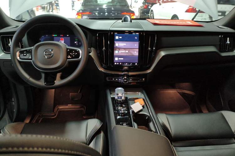 Used Volvo XC60 New Energy 2025 Plug-in Hybrid Long-Range All-Wheel Drive Zhiyuan Sport Edition Center Console