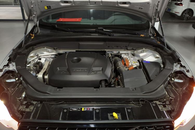 Used Volvo XC60 New Energy 2025 Plug-in Hybrid Long-Range All-Wheel Drive Zhiyuan Sport Edition Engine Bay