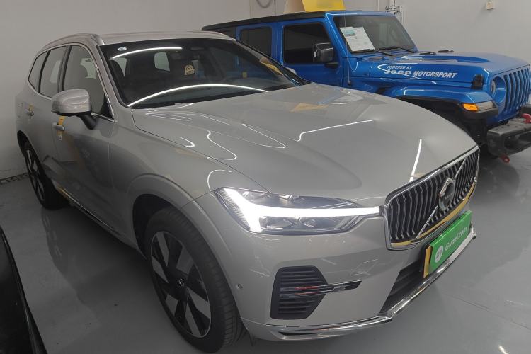 Used Volvo XC60 New Energy 2025 Plug-in Hybrid Long-Range All-Wheel Drive Smart & Luxurious Edition Exterior 2