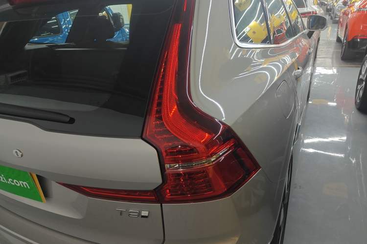 Used Volvo XC60 New Energy 2025 Plug-in Hybrid Long-Range All-Wheel Drive Smart & Luxurious Edition Exterior 6