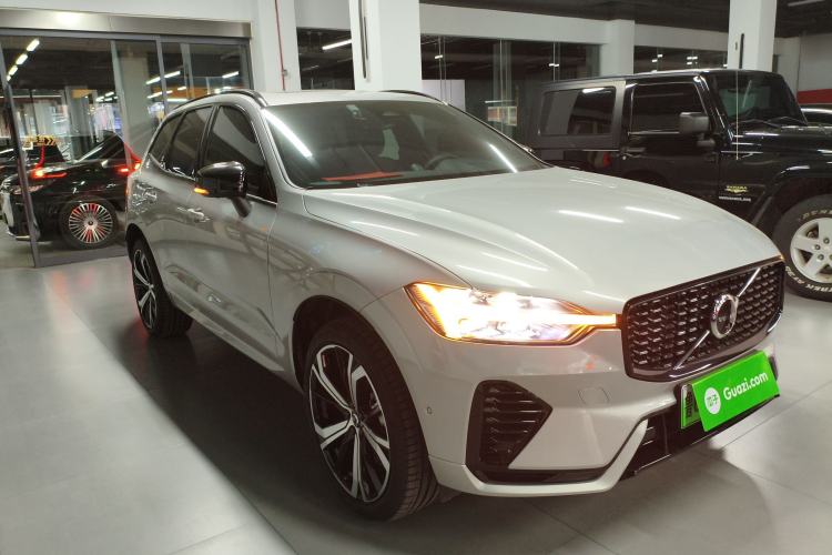 Used Volvo XC60 New Energy 2025 Plug-in Hybrid Long-Range All-Wheel Drive Zhiyuan Sport Edition Front Right 45 Deg