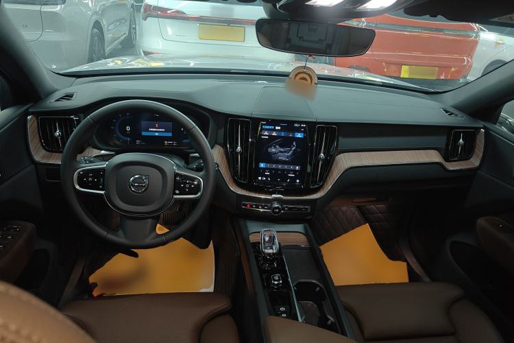 Used Volvo XC60 New Energy 2025 Plug-in Hybrid Long-Range All-Wheel Drive Smart & Luxurious Edition Interior 2