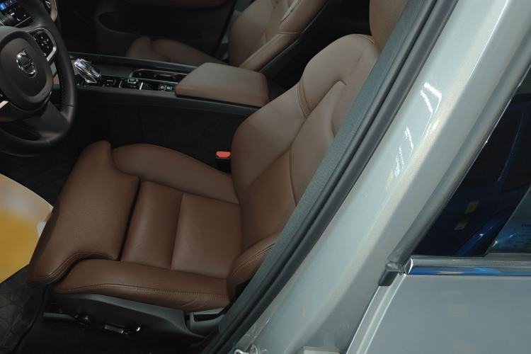 Used Volvo XC60 New Energy 2025 Plug-in Hybrid Long-Range All-Wheel Drive Smart & Luxurious Edition Left Front Seat