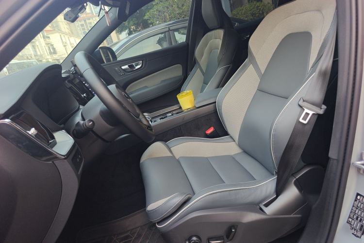 Used Volvo XC60 New Energy 2025 Plug-in Hybrid Long-Range All-Wheel Drive Zhiyuan Sport Edition Left Front Seat