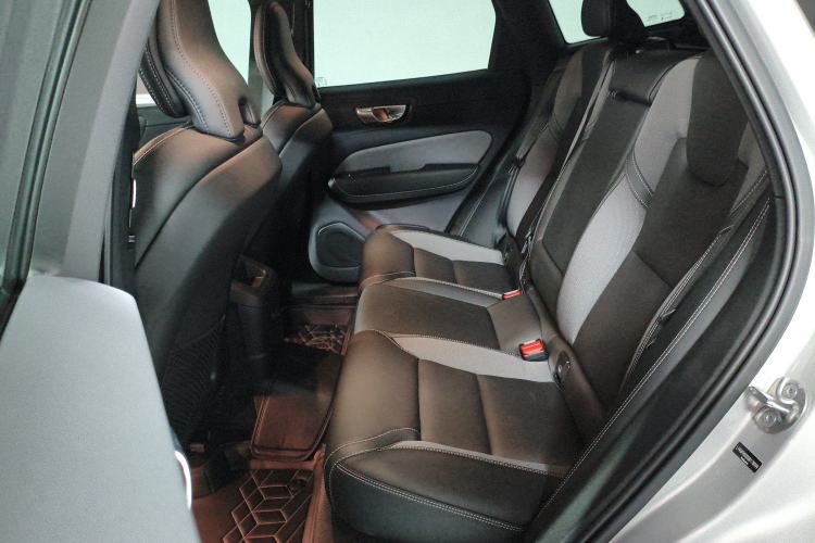 Used Volvo XC60 New Energy 2025 Plug-in Hybrid Long-Range All-Wheel Drive Zhiyuan Sport Edition Left Rear Seat