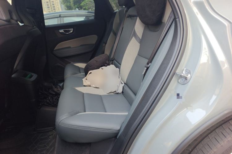 Used Volvo XC60 New Energy 2025 Plug-in Hybrid Long-Range All-Wheel Drive Zhiyuan Sport Edition Left Rear Seat