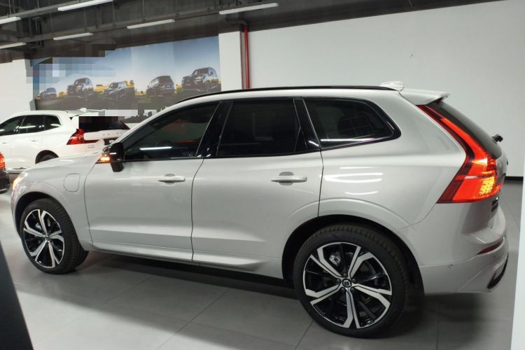 Used Volvo XC60 New Energy 2025 Plug-in Hybrid Long-Range All-Wheel Drive Zhiyuan Sport Edition Left Side
