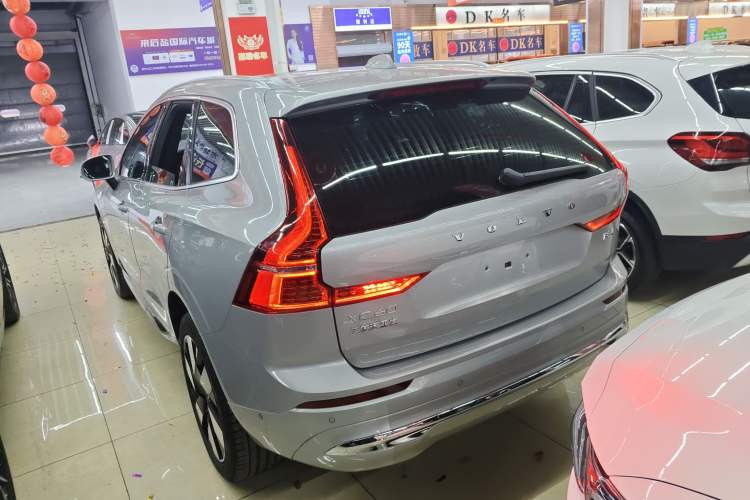 Used Volvo XC60 New Energy 2025 Plug-in Hybrid Long-Range All-Wheel Drive Smart & Luxurious Edition Rear Left 45 Deg