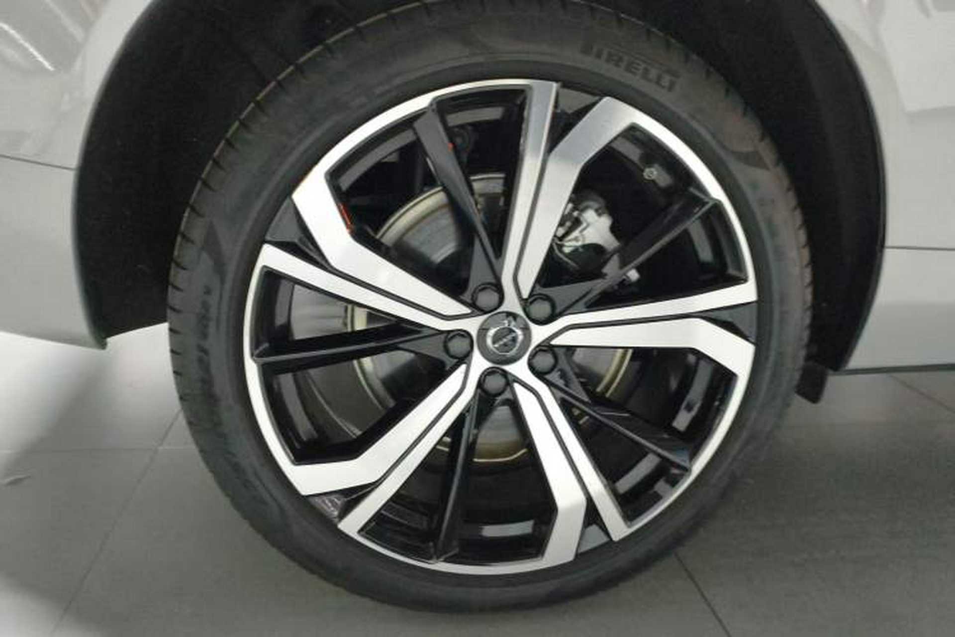 Used Volvo XC60 New Energy 2025 Plug-in Hybrid Long-Range All-Wheel Drive Zhiyuan Sport Edition Right Rear Wheel Hub