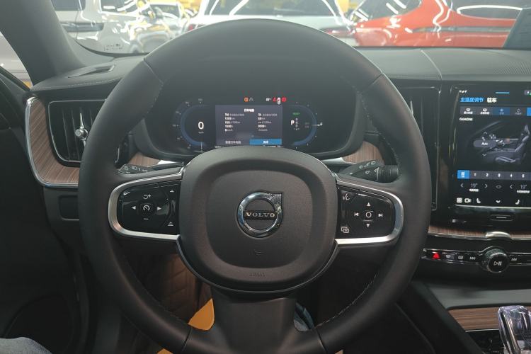 Used Volvo XC60 New Energy 2025 Plug-in Hybrid Long-Range All-Wheel Drive Smart & Luxurious Edition Steering Wheel