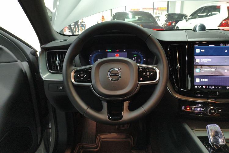 Used Volvo XC60 New Energy 2025 Plug-in Hybrid Long-Range All-Wheel Drive Zhiyuan Sport Edition Steering Wheel