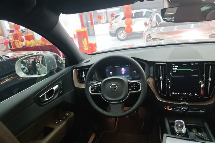 Used Volvo XC60 New Energy 2025 Plug-in Hybrid Long-Range All-Wheel Drive Smart & Luxurious Edition Steering Wheel