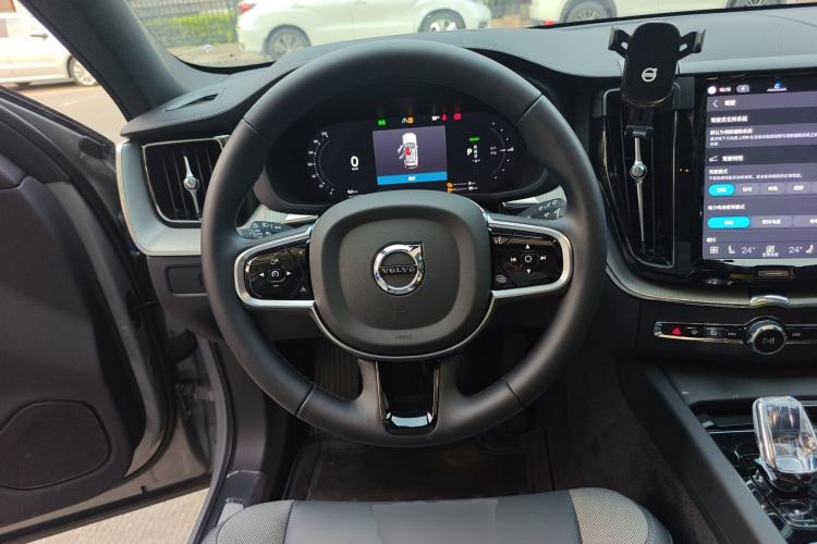 Used Volvo XC60 New Energy 2025 Plug-in Hybrid Long-Range All-Wheel Drive Zhiyuan Sport Edition Steering Wheel