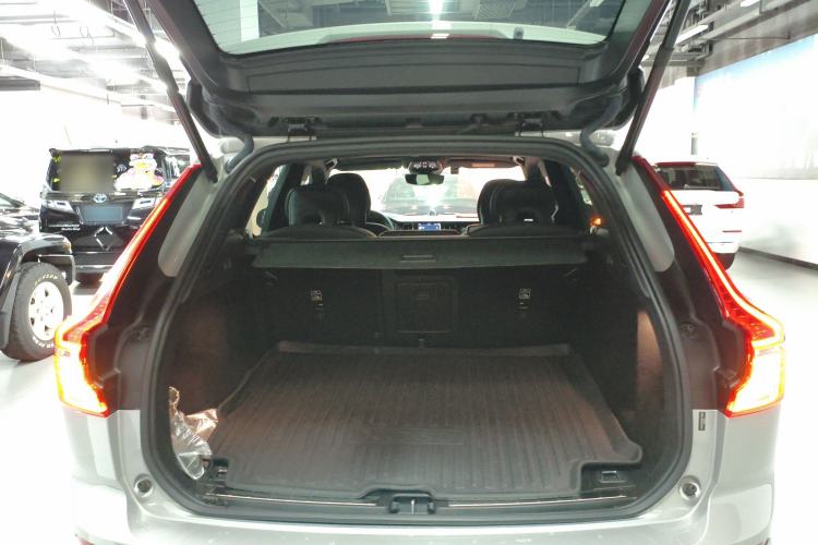 Used Volvo XC60 New Energy 2025 Plug-in Hybrid Long-Range All-Wheel Drive Zhiyuan Sport Edition Trunk