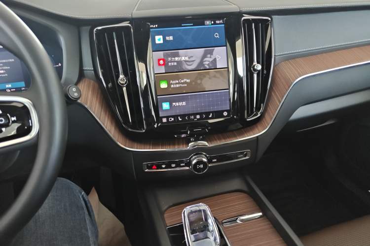 Used Volvo XC60 New Energy 2025 Plug-in Hybrid Long-Range All-Wheel Drive Smart Luxury Edition Audio And AC Panel