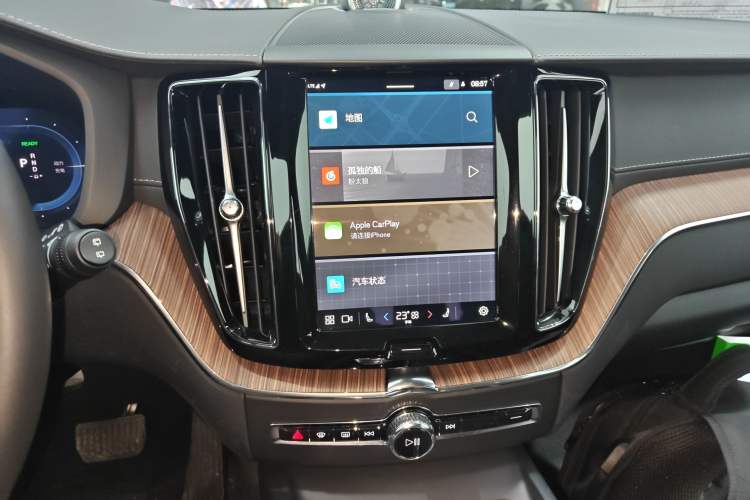 Used Volvo XC60 New Energy 2025 Plug-in Hybrid Long-Range All-Wheel Drive Smart Luxury Edition Audio And AC Panel