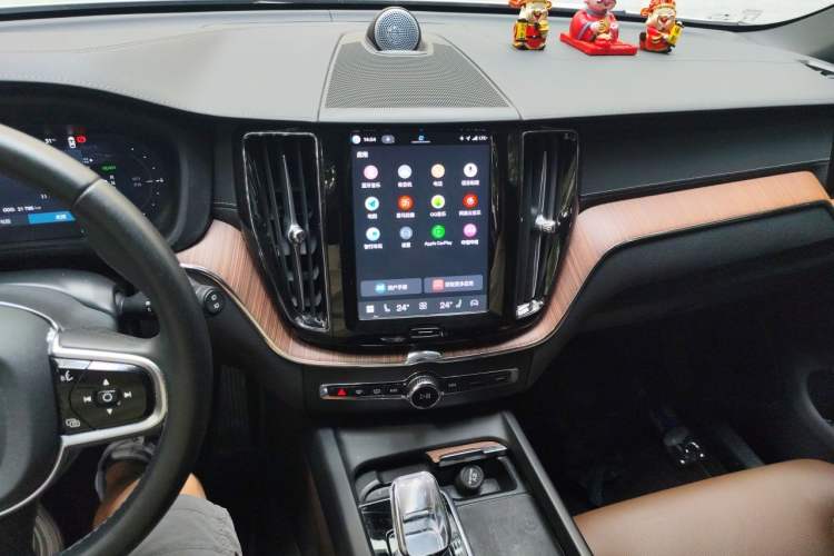 Used Volvo XC60 New Energy 2025 Plug-in Hybrid Long-Range All-Wheel Drive Smart & Luxurious Edition Audio And AC Panel