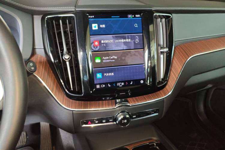 Used Volvo XC60 New Energy 2025 Plug-in Hybrid Long-Range All-Wheel Drive Smart Luxury Edition Audio And AC Panel