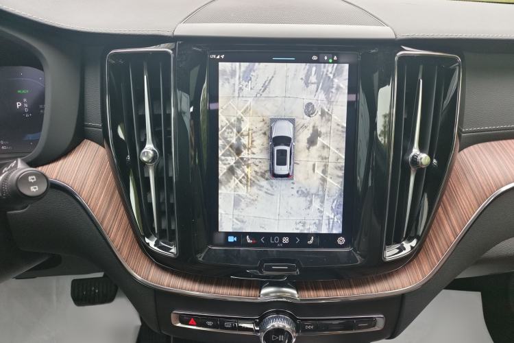 Used Volvo XC60 New Energy 2025 Plug-in Hybrid Long-Range All-Wheel Drive Smart & Luxurious Edition Audio And AC Panel