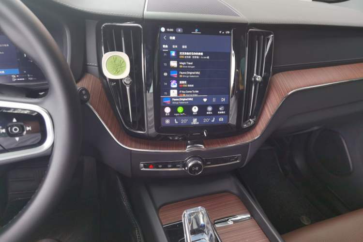 Used Volvo XC60 New Energy 2025 Plug-in Hybrid Long-Range All-Wheel Drive Smart & Luxurious Edition Audio And AC Panel