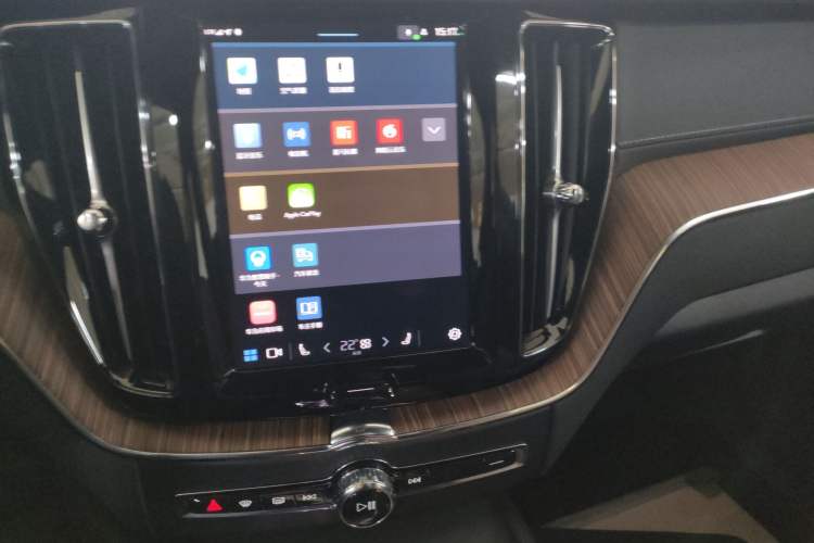 Used Volvo XC60 New Energy 2025 Plug-in Hybrid Long-Range All-Wheel Drive Smart & Luxurious Edition Audio And AC Panel