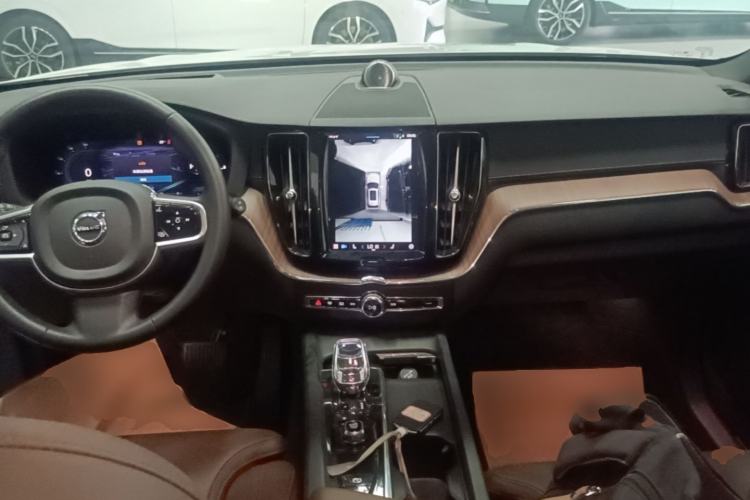 Used Volvo XC60 New Energy 2025 Plug-in Hybrid Long-Range All-Wheel Drive Smart Luxury Edition Center Console